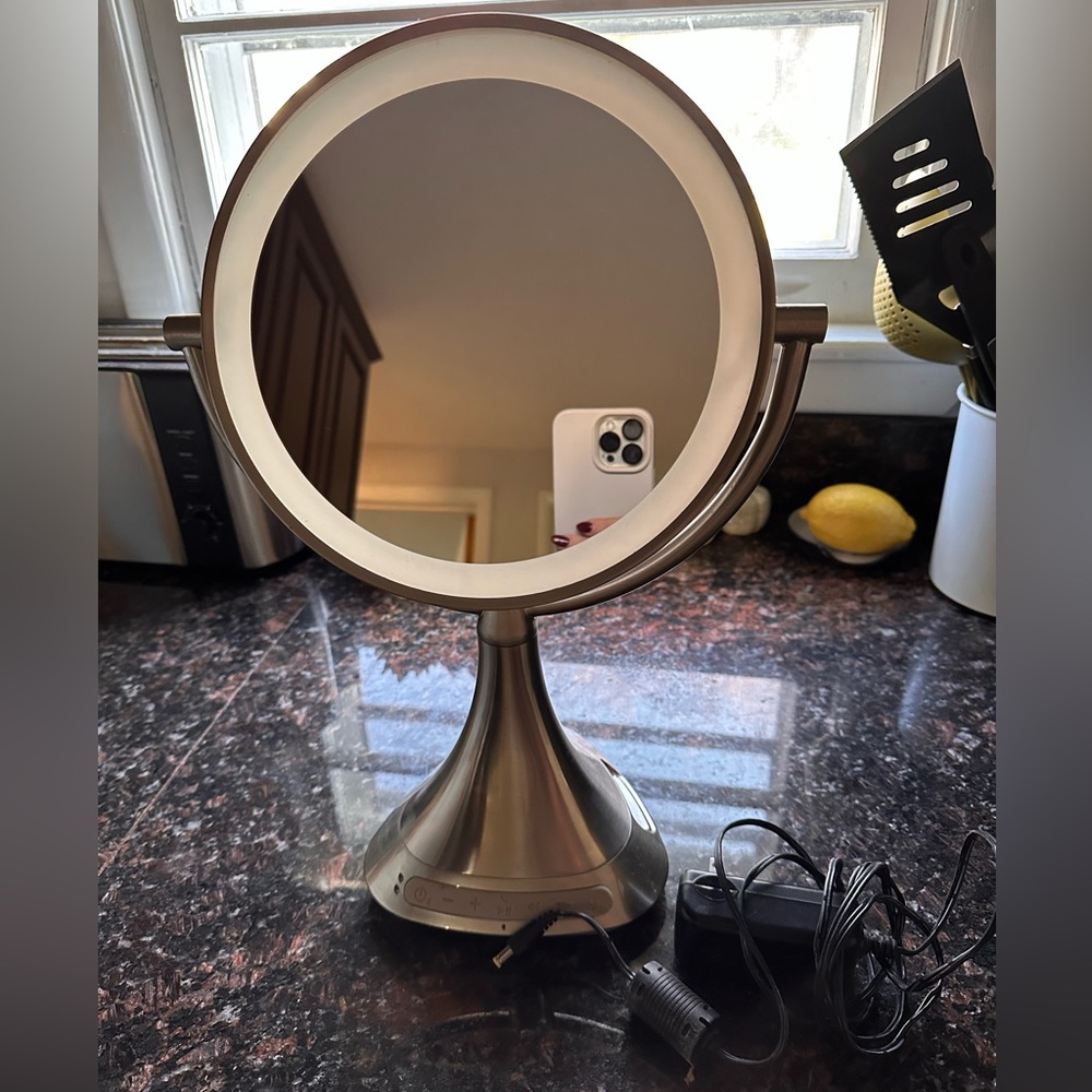 iHome Mirror/Speaker